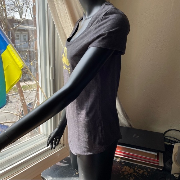 Patagonia Gray Tee with Gold Graphic - Picture 6 of 15